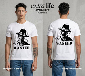 Mar de los Piratas | La D del Fuego #03085 - Playera Classic Premium | Pure White - Foto en modelo