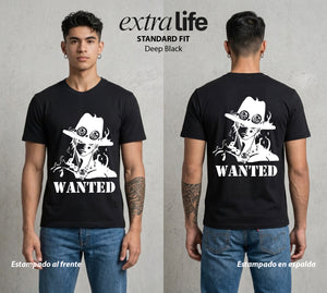 Mar de los Piratas | La Herencia de la D #03086 - Playera Standard Fit | Deep Black - Foto en modelo