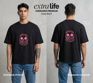 Mar de los Piratas | El Flamingo del Caos #03090 - Playera Oversized Premium | Deep Black - Foto en modelo