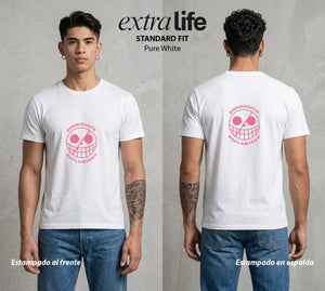 Mar de los Piratas | El Flamingo del Caos #03090 - Playera Standard Fit | Pure White - Foto en modelo