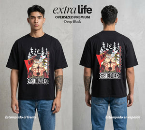 Mar de los Piratas | El Brazo de Metal #03096 - Playera Oversized Premium | Deep Black - Foto en modelo