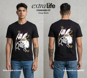 Mar de los Piratas | El Filo del Gobierno #03101 - Playera Standard Fit | Deep Black - Foto en modelo