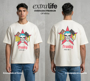Mar de los Piratas | Metal y Corazon con Bandera #03107 - Playera Oversized Premium | Off White - Foto en modelo