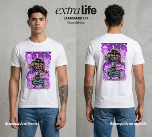Mar de los Piratas | Tres Espadas #03136 - Playera Standard Fit | Pure White - Foto en modelo