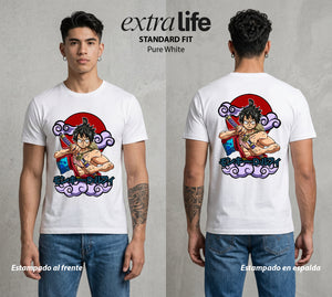 Mar de los Piratas | El Futuro Rey #03150 - Playera Standard Fit | Pure White - Foto en modelo