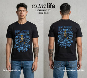 Mar de los Piratas | Fuego Azul del Mar #03252 - Playera Standard Fit | Deep Black - Foto en modelo