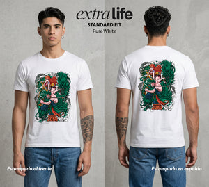 Mar de los Piratas | Tres Espadas #03275 - Playera Standard Fit | Pure White - Foto en modelo