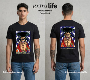 Mar de los Piratas | El Cocinero del Destino #03285 - Playera Standard Fit | Deep Black - Foto en modelo