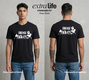 Mar de los Piratas | Los del Bien #03289 - Playera Standard Fit | Deep Black - Foto en modelo