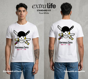 Mar de los Piratas | El Primer Espada con Bandera #03297 - Playera Standard Fit | Pure White - Foto en modelo