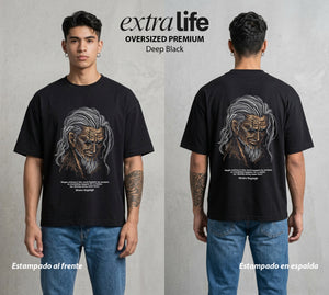 Mar de los Piratas | El Rey Oscuro #03323 - Playera Oversized Premium | Deep Black - Foto en modelo