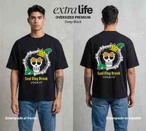Mar de los Piratas | Alma y Guitarra con Bandera #03327 - Playera Oversized Premium | Deep Black - Foto en modelo