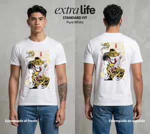 Mar de los Piratas | El Tirador Franco #03351 - Playera Standard Fit | Pure White - Foto en modelo