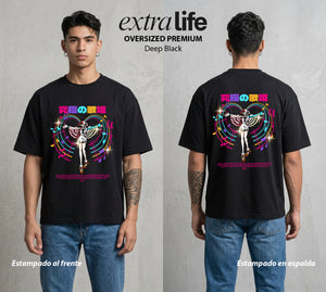 Mar de los Piratas | La Cantante del Mar #03357 - Playera Oversized Premium | Deep Black - Foto en modelo