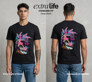 Mar de los Piratas | La Hermana Amable #03365 - Playera Standard Fit | Deep Black - Foto en modelo