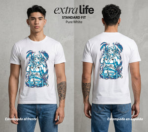 Mar de los Piratas | La Guerrera del Frio #03373 - Playera Standard Fit | Pure White - Foto en modelo