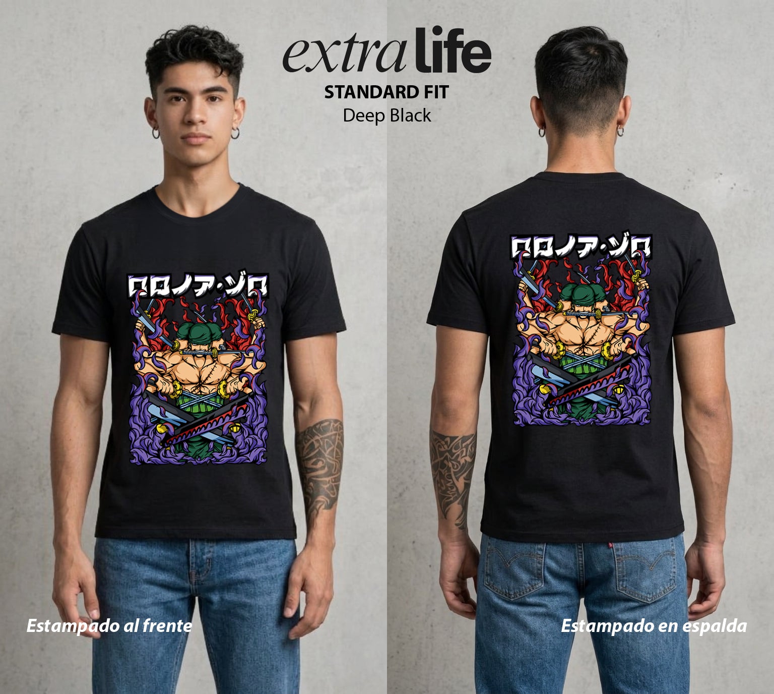 Mar de los Piratas | Tres Espadas #03391 - Playera Standard Fit | Deep Black - Foto en modelo
