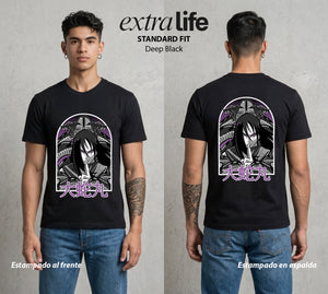 La Aldea Oculta | La Serpiente Inmortal #03420 - Playera Classic Premium | Deep Black - Foto en modelo