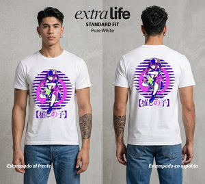 La Industria del Idolo | La Estrella del Amor #03424 - Playera Standard Fit | Pure White - Foto en modelo