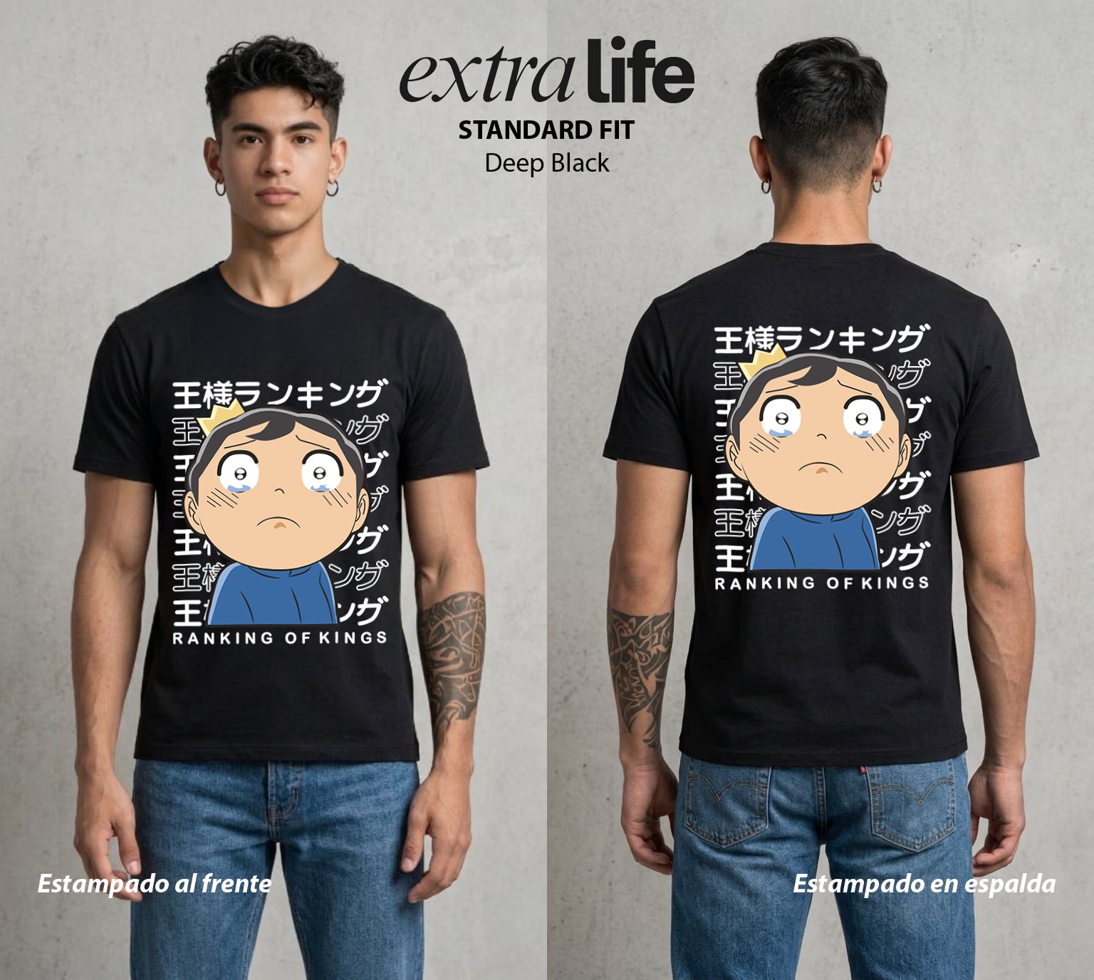 El Pequeno Gran Rey | El Pequeno Rey #03433 - Playera Standard Fit | Deep Black - Foto en modelo