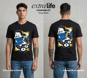 El Pequeno Gran Rey | El Pequeno Rey #03436 - Playera Standard Fit | Deep Black - Foto en modelo