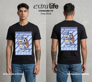 El Mundo Entrenador | La Tortuga Canon #03459 - Playera Standard Fit | Deep Black - Foto en modelo