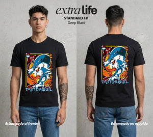 El Mundo Entrenador | El Erizo del Fuego #03482 - Playera Standard Fit | Deep Black - Foto en modelo