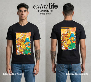 El Mundo Entrenador | Los Tres del Inicio #03562 - Playera Standard Fit | Deep Black - Foto en modelo