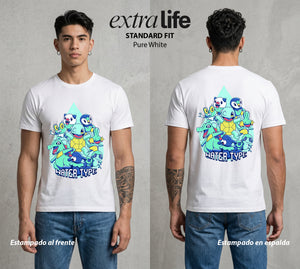 El Mundo Entrenador | Los Nadadores del Bien #03572 - Playera Standard Fit | Pure White - Foto en modelo