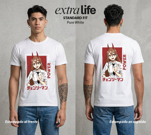 El Contrato Infernal | La Demoniaca Favorita #03578 - Playera Standard Fit | Pure White - Foto en modelo
