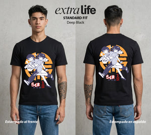 El Dojo del Caos | El Que Cambia de Forma #03601 - Playera Standard Fit | Deep Black - Foto en modelo