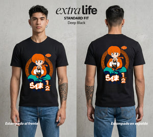 El Dojo del Caos | El Prometido y el Rival #03607 - Playera Standard Fit | Deep Black - Foto en modelo