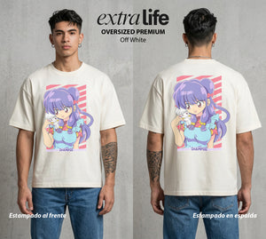 El Dojo del Caos | La China del Cafe #03609 - Playera Oversized Premium | Off White - Foto en modelo