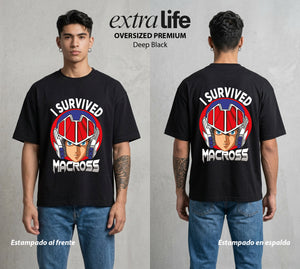 La Cancion del Cosmos | El Sobreviviente del Cosmos #03703 - Playera Oversized Premium | Deep Black - Foto en modelo