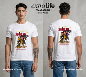 Mar de los Piratas | El Rey del Mar #03711 - Playera Standard Fit | Pure White - Foto en modelo