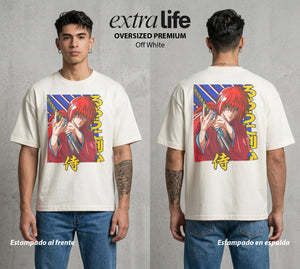 El Espadachin Errante | La Espada del Bien #03713 - Playera Oversized Premium | Off White - Foto en modelo