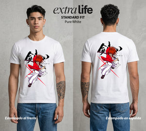 El Espadachin Errante | La Espada del Bien #03715 - Playera Standard Fit | Pure White - Foto en modelo