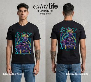 Las Guerreras del Cosmos | La Luna del Cosmos #03736 - Playera Classic Premium | Deep Black - Foto en modelo