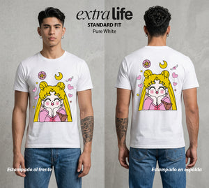 Las Guerreras del Cosmos | La Guerrera del Bien #03737 - Playera Standard Fit | Pure White - Foto en modelo