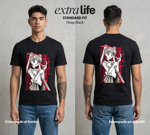 Las Guerreras del Cosmos | La Guerrera del Bien #03743 - Playera Standard Fit | Deep Black - Foto en modelo