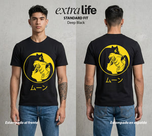 Las Guerreras del Cosmos | El Guardian Felino #03781 - Playera Standard Fit | Deep Black - Foto en modelo