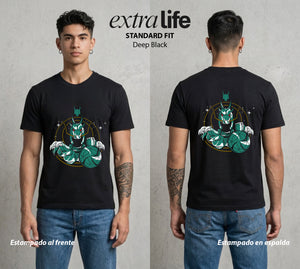 Los Caballeros del Cosmos | El Meteor del Cosmos #03814 - Playera Standard Fit | Deep Black - Foto en modelo