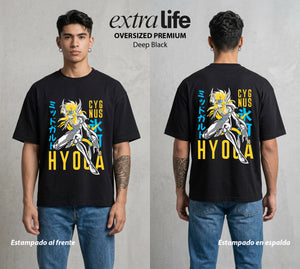 Los Caballeros del Cosmos | El Caballero del Frio #03826 - Playera Oversized Premium | Deep Black - Foto en modelo