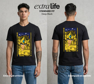 Los Caballeros del Cosmos | El Meteor del Cosmos #03831 - Playera Standard Fit | Deep Black - Foto en modelo