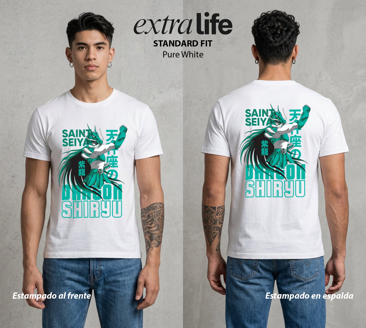 Los Caballeros del Cosmos | El Dragon del Escudo #03858 - Playera Standard Fit | Pure White - Foto en modelo