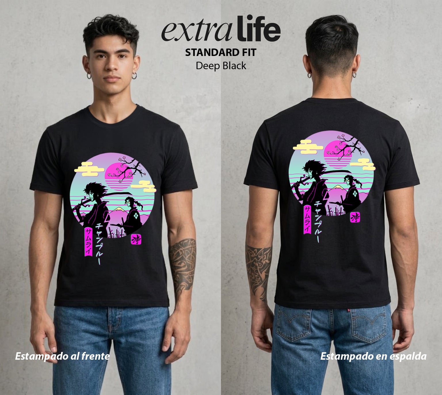 El Espadachin Errante | El Caos y el Orden Samurai #03879 - Playera Standard Fit | Deep Black - Foto en modelo
