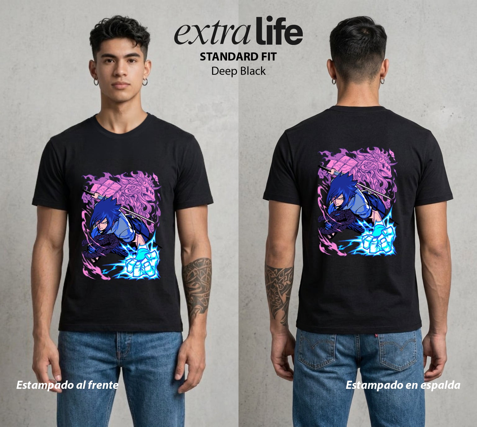 La Aldea Oculta | El Relampago del Clan #03892 - Playera Standard Fit | Deep Black - Foto en modelo