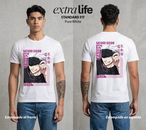 El Arte de las Maldiciones | Los Seis Ojos del Maestro #03914 - Playera Classic Premium | Pure White - Foto en modelo