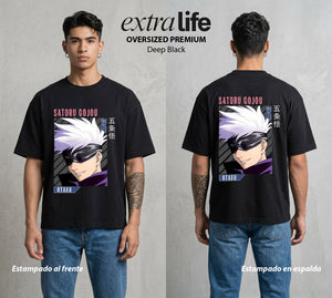 El Arte de las Maldiciones | Los Seis Ojos del Maestro #03922 - Playera Oversized Premium | Deep Black - Foto en modelo