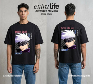 El Arte de las Maldiciones | Los Seis Ojos del Maestro #03922 - Playera Oversized Premium | Deep Black - Foto en modelo